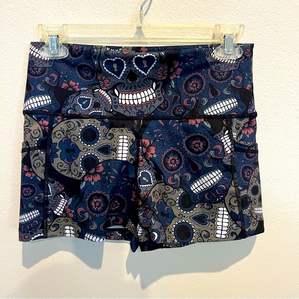 Constantly Varied Gear 2.5 in inseam, navy/gray sugar skull short with pockets